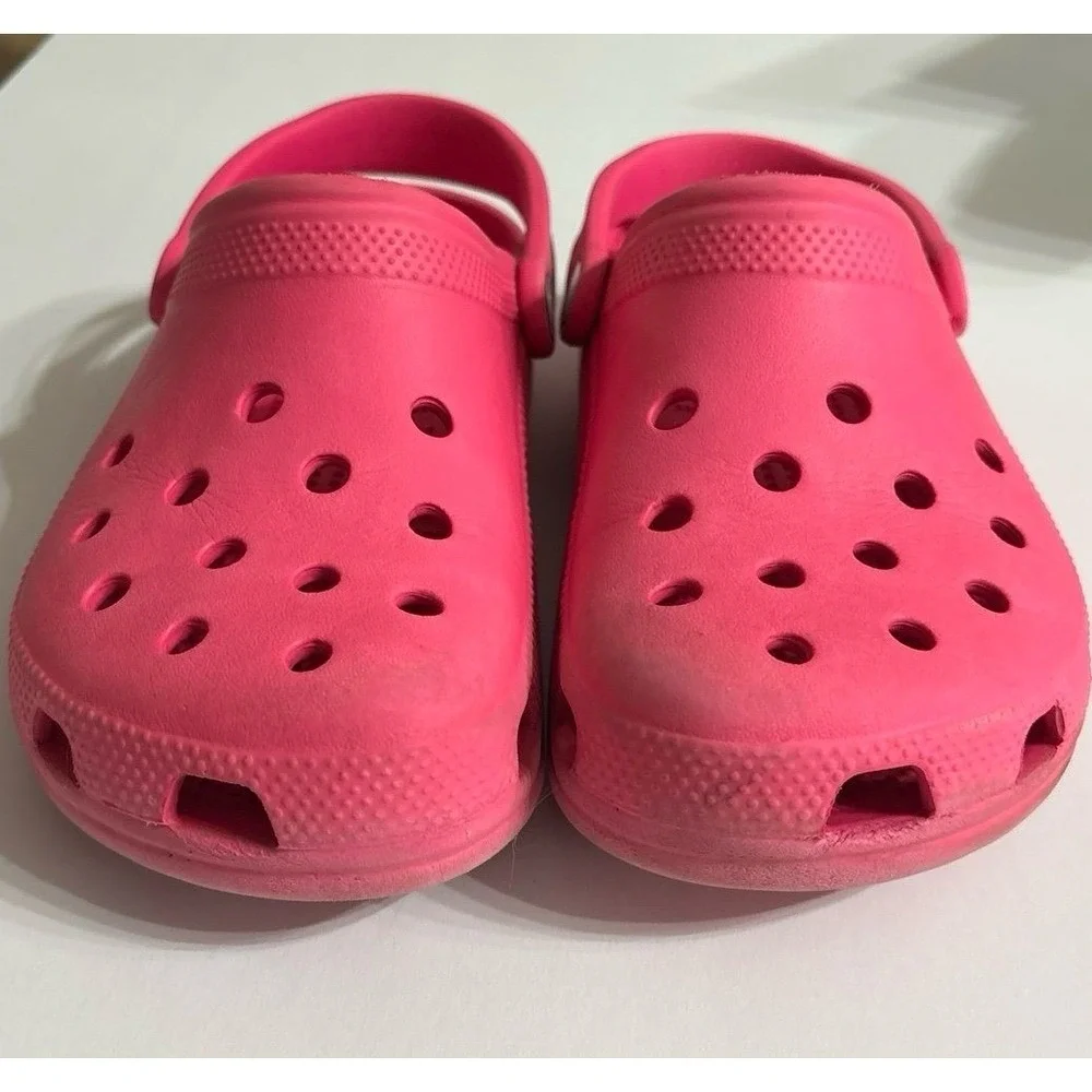 Crocs Classic (size J6) Pink Croc Sandals